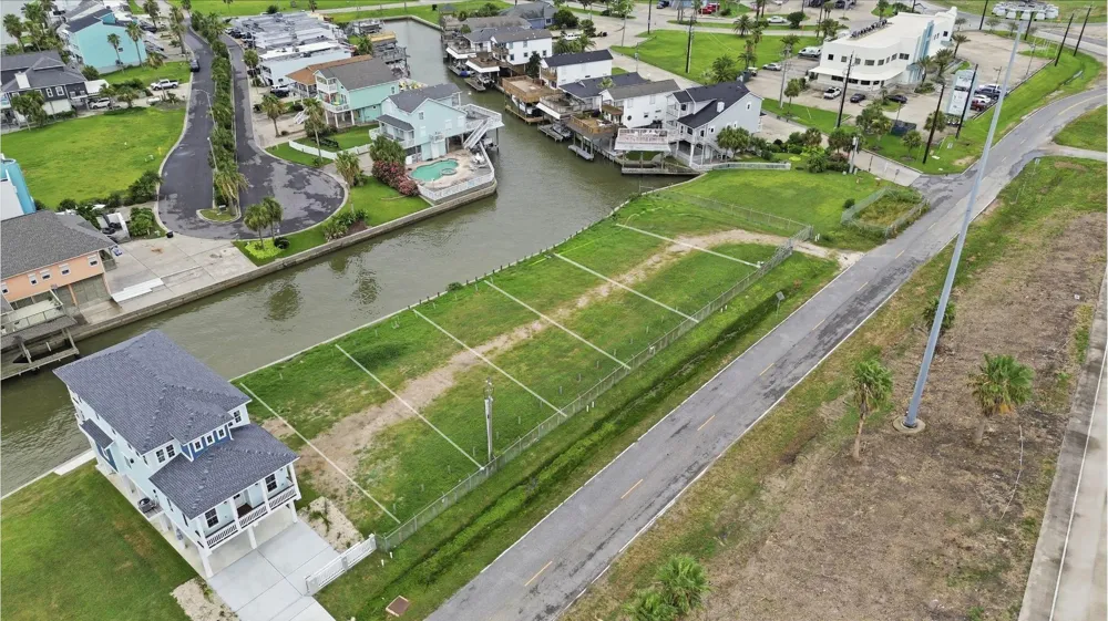 107 Gulf Drive Tiki Island, TX 77554