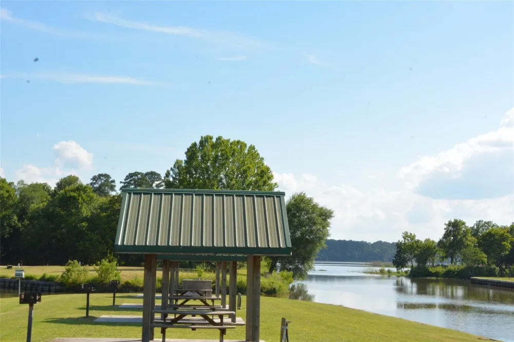 82 Hillsborough Drive Huntsville, TX 77340