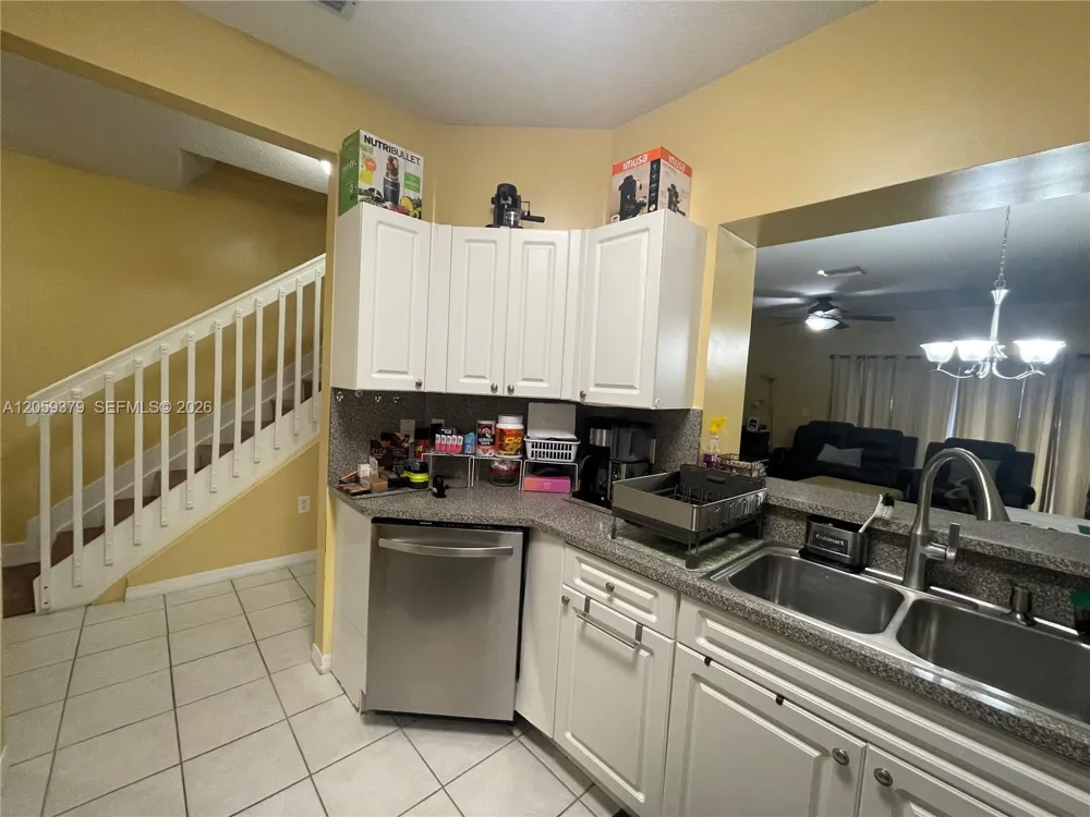 904 NW 100th Ave Pembroke Pines, FL 33024
