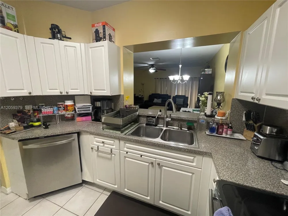 904 NW 100th Ave Pembroke Pines, FL 33024