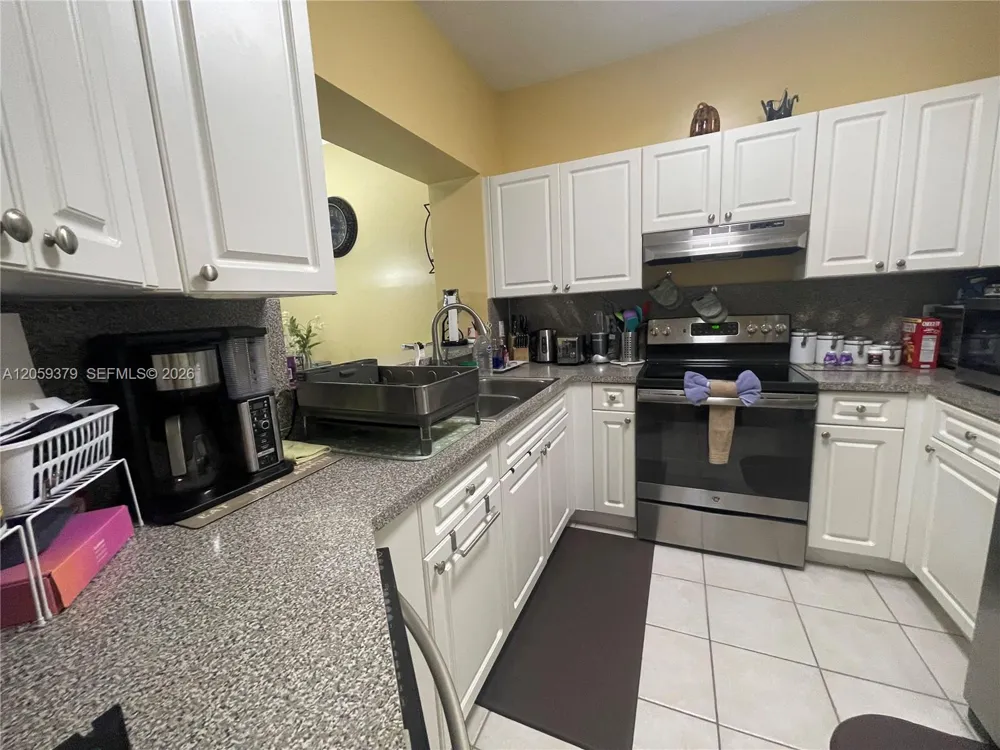 904 NW 100th Ave Pembroke Pines, FL 33024