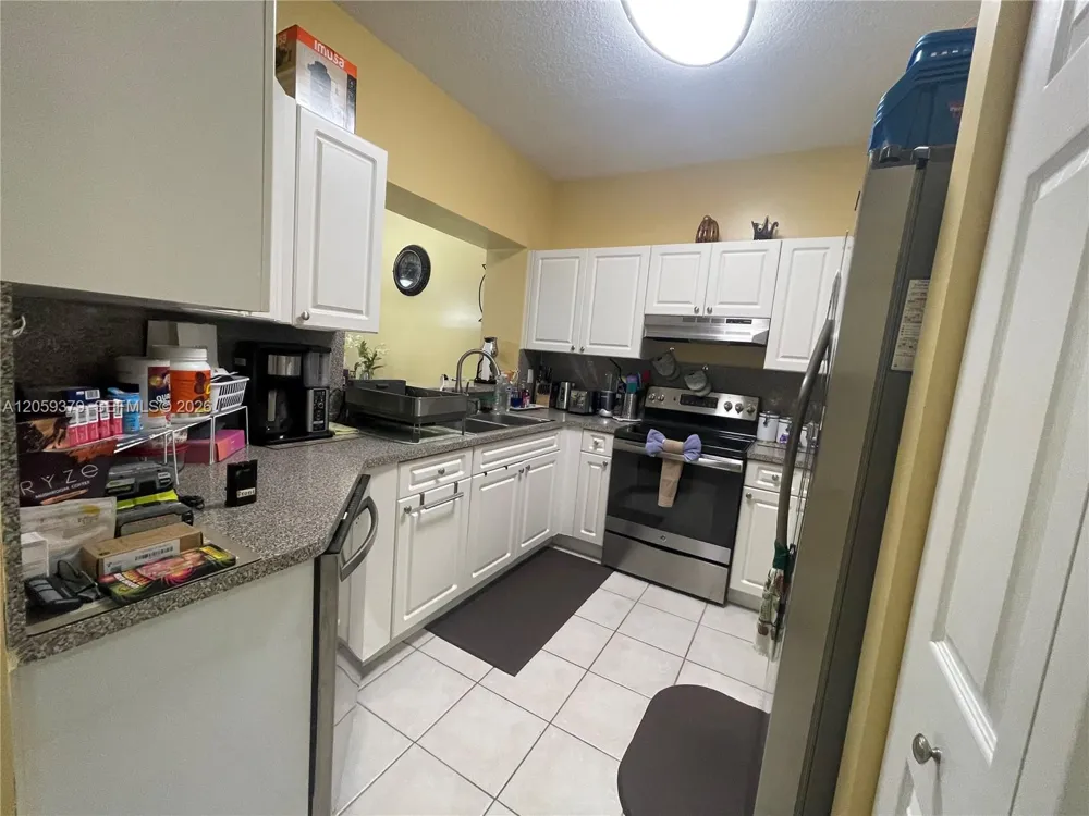 904 NW 100th Ave Pembroke Pines, FL 33024
