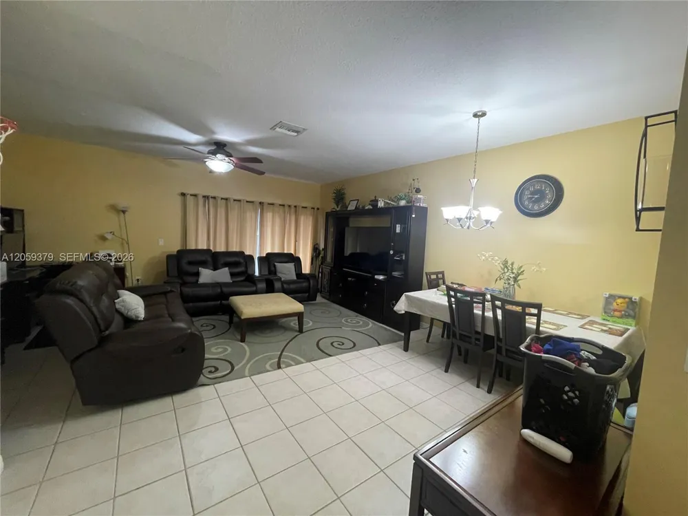 904 NW 100th Ave Pembroke Pines, FL 33024