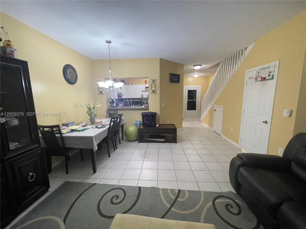 904 NW 100th Ave Pembroke Pines, FL 33024