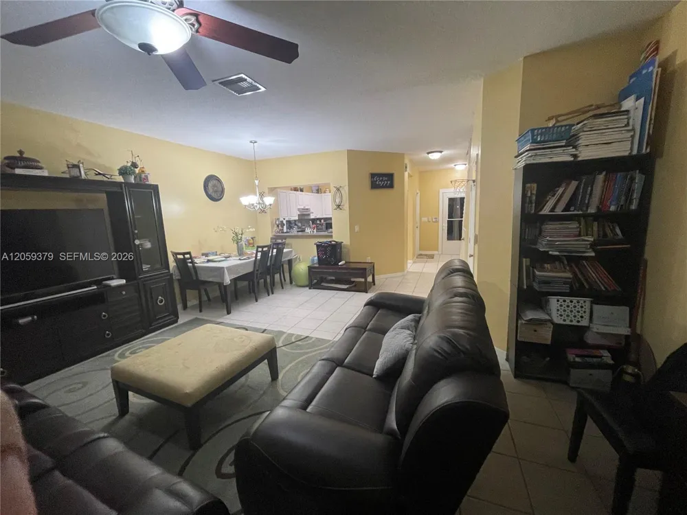 904 NW 100th Ave Pembroke Pines, FL 33024