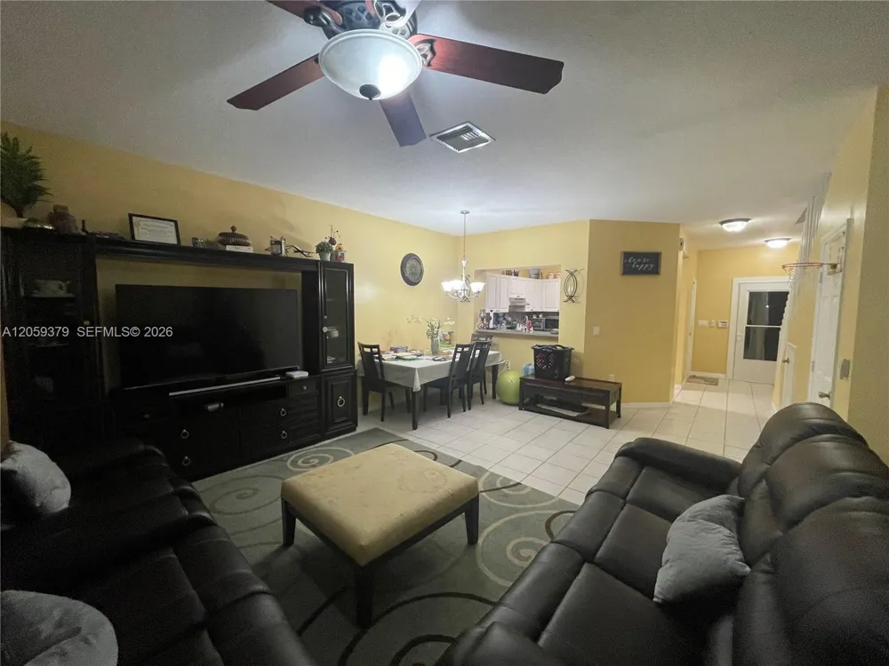 904 NW 100th Ave Pembroke Pines, FL 33024