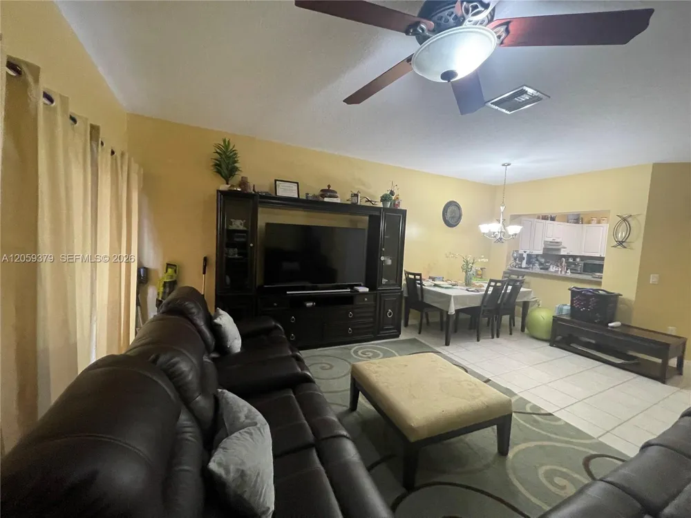 904 NW 100th Ave Pembroke Pines, FL 33024