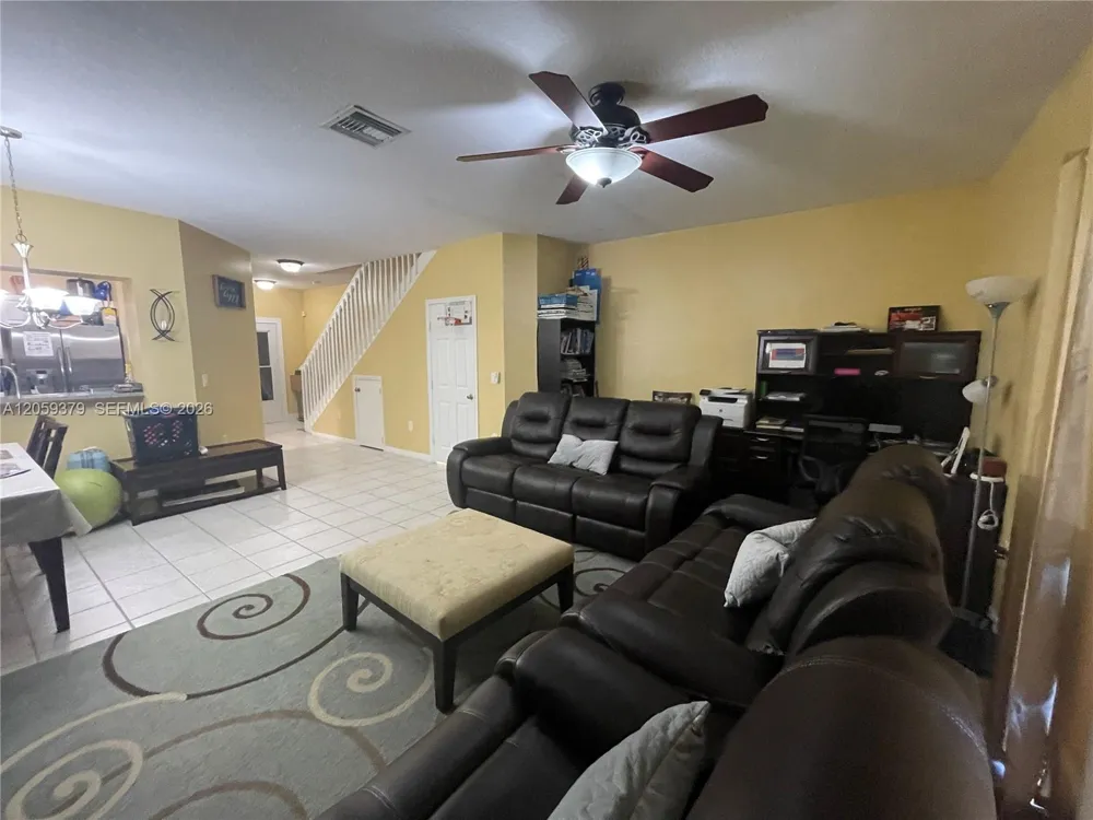 904 NW 100th Ave Pembroke Pines, FL 33024