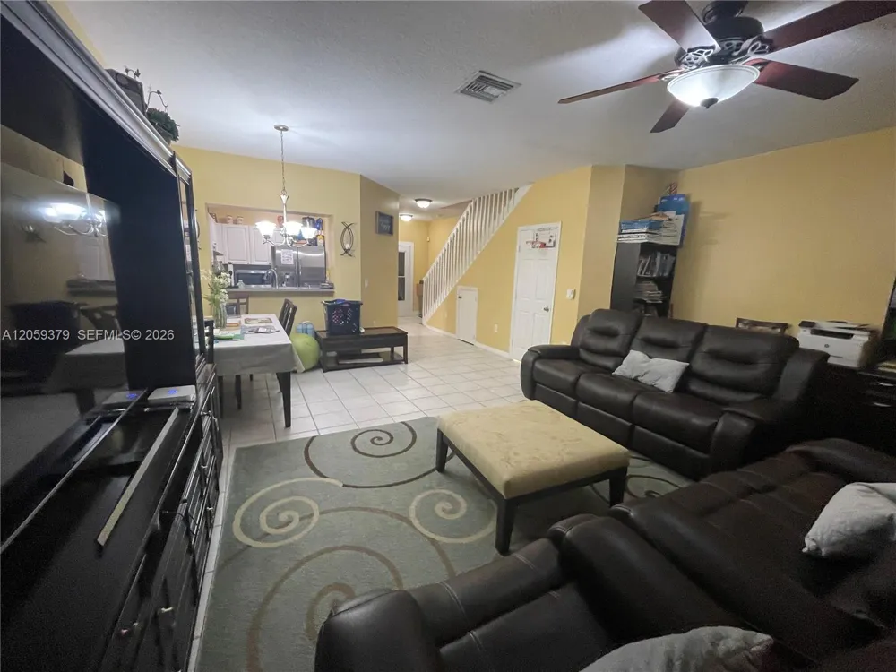 904 NW 100th Ave Pembroke Pines, FL 33024