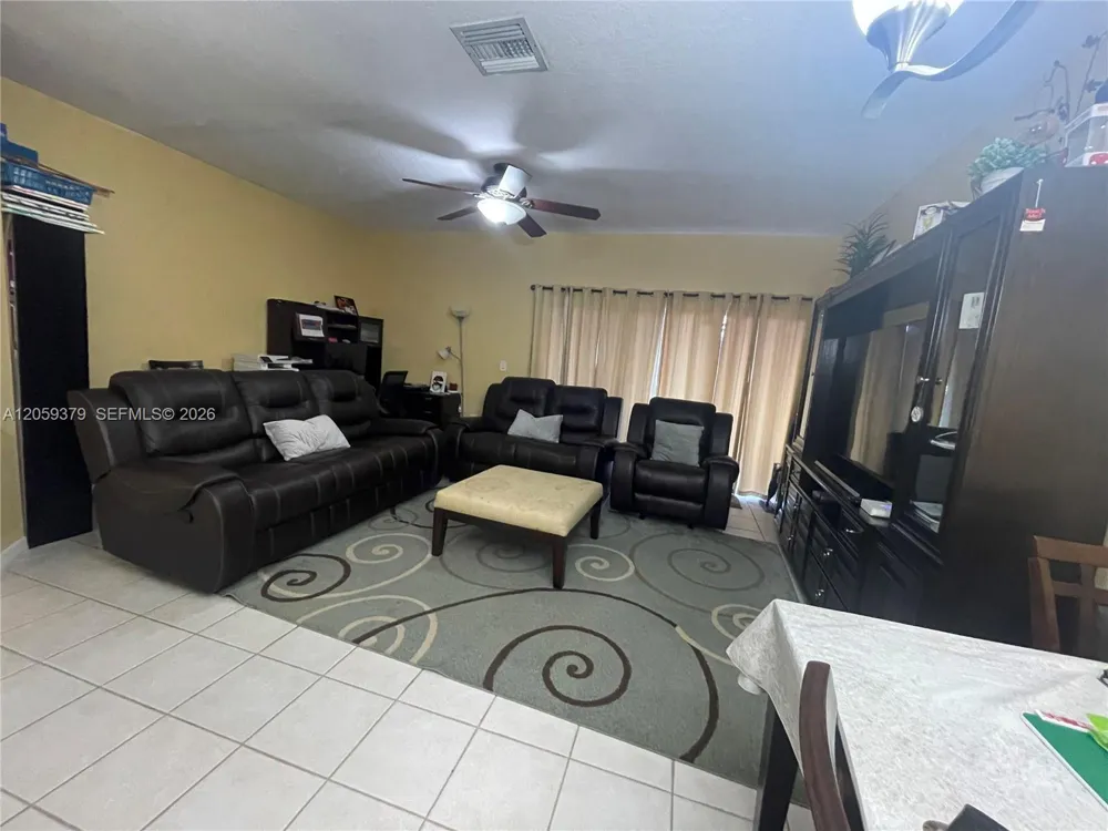 904 NW 100th Ave Pembroke Pines, FL 33024