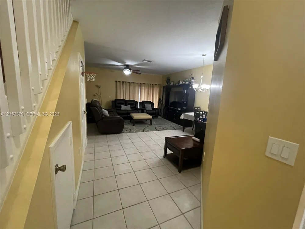 904 NW 100th Ave Pembroke Pines, FL 33024