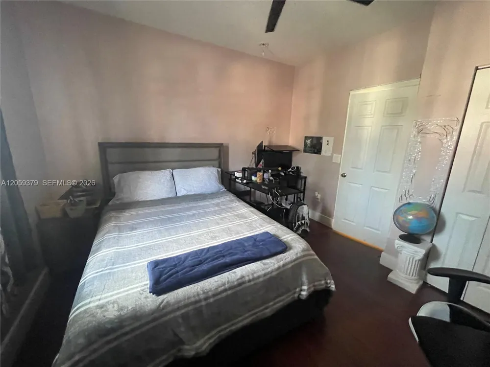 904 NW 100th Ave Pembroke Pines, FL 33024