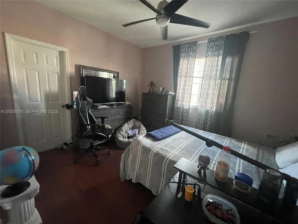 904 NW 100th Ave Pembroke Pines, FL 33024
