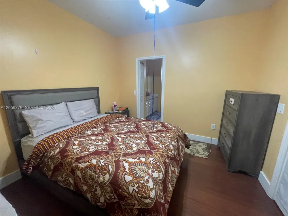 904 NW 100th Ave Pembroke Pines, FL 33024