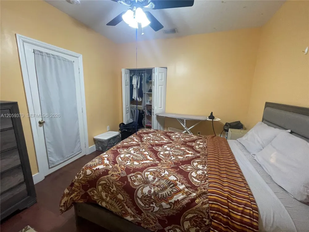 904 NW 100th Ave Pembroke Pines, FL 33024