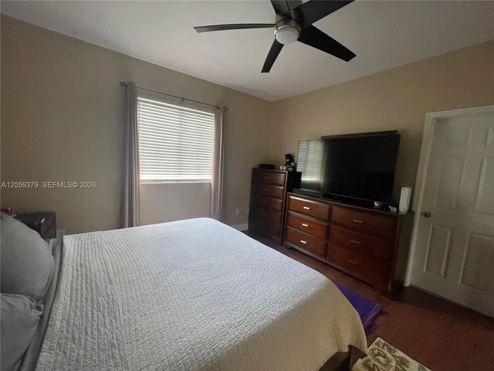 904 NW 100th Ave Pembroke Pines, FL 33024