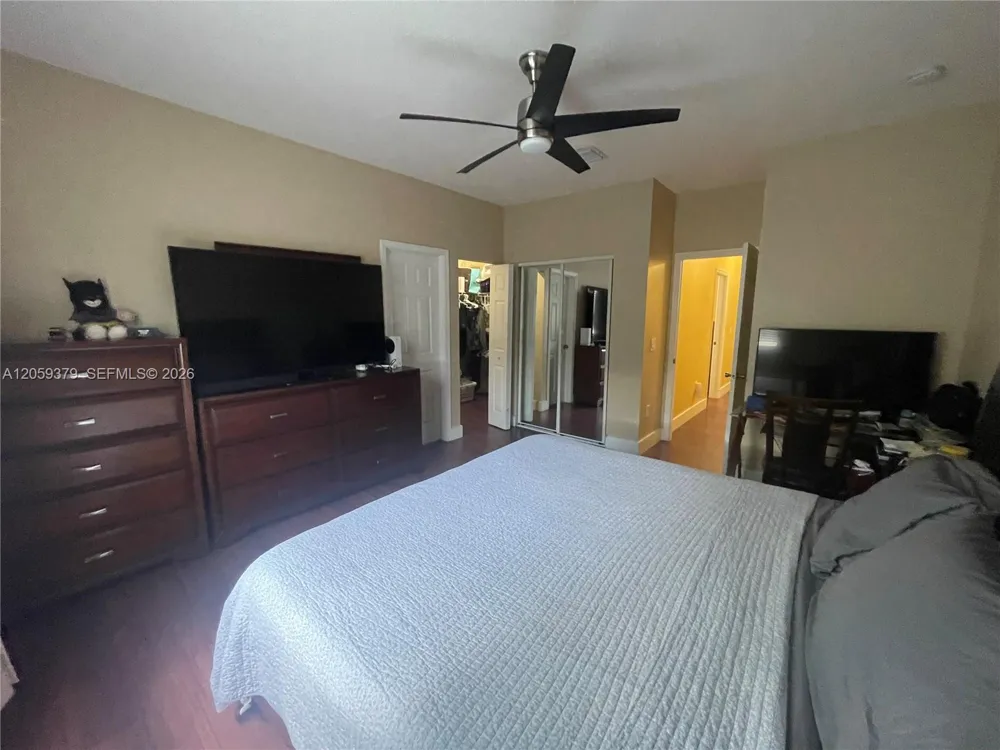 904 NW 100th Ave Pembroke Pines, FL 33024