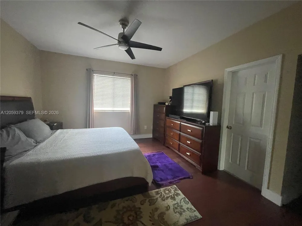 904 NW 100th Ave Pembroke Pines, FL 33024