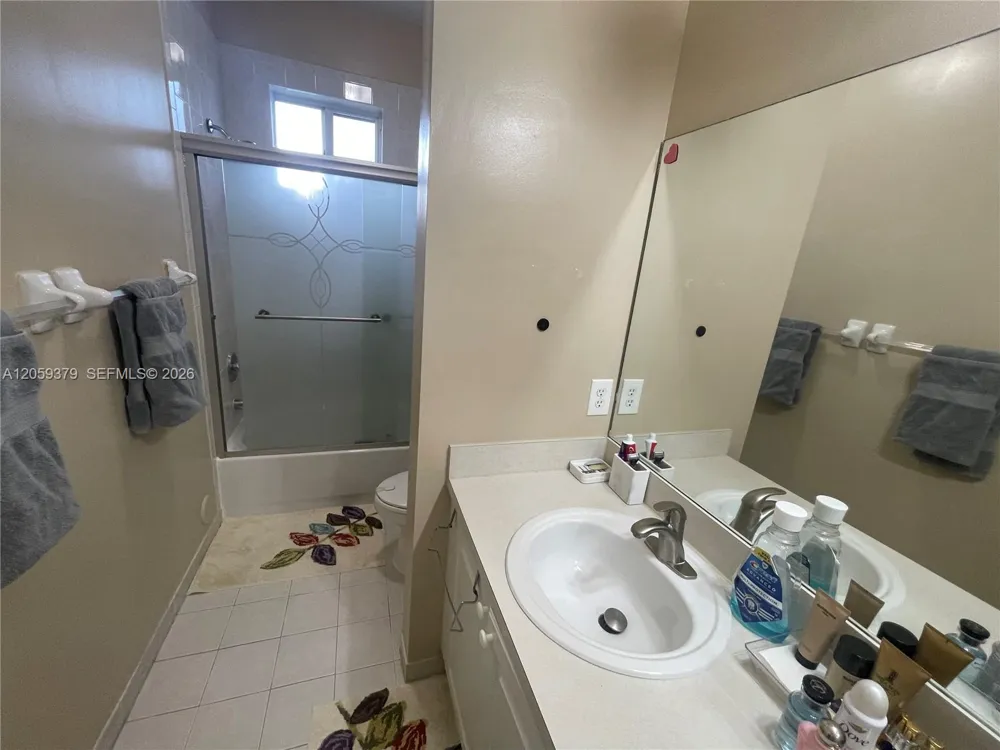 904 NW 100th Ave Pembroke Pines, FL 33024