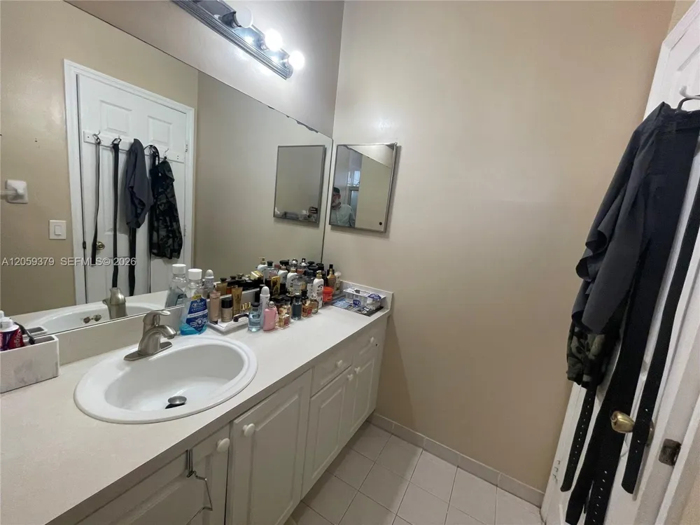 904 NW 100th Ave Pembroke Pines, FL 33024