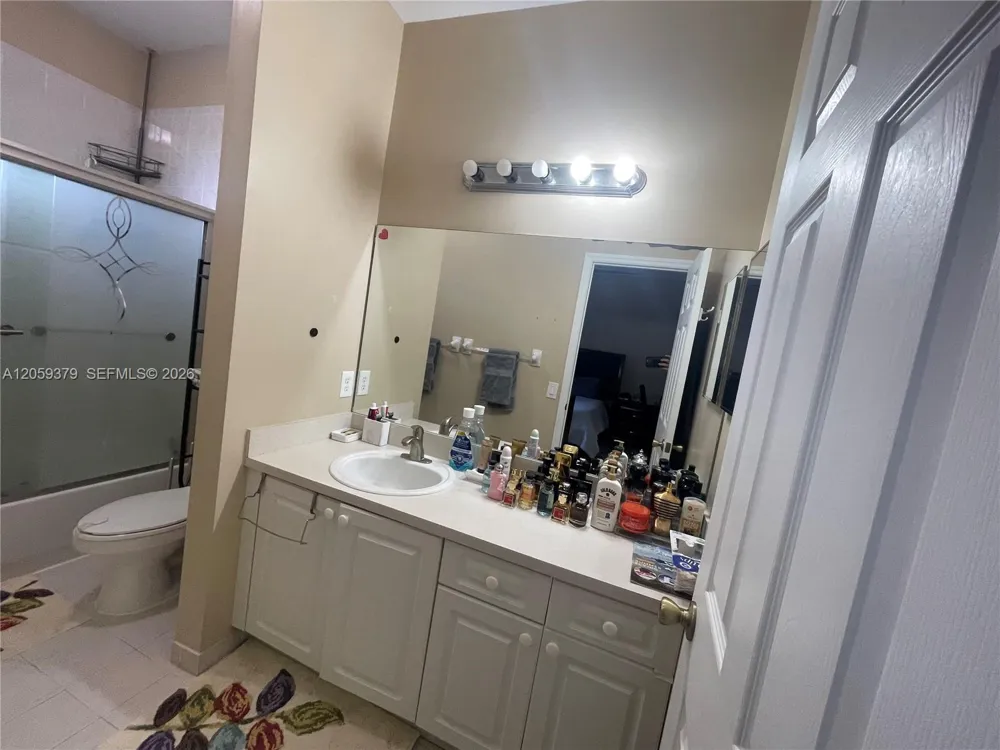 904 NW 100th Ave Pembroke Pines, FL 33024