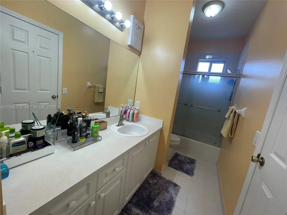 904 NW 100th Ave Pembroke Pines, FL 33024