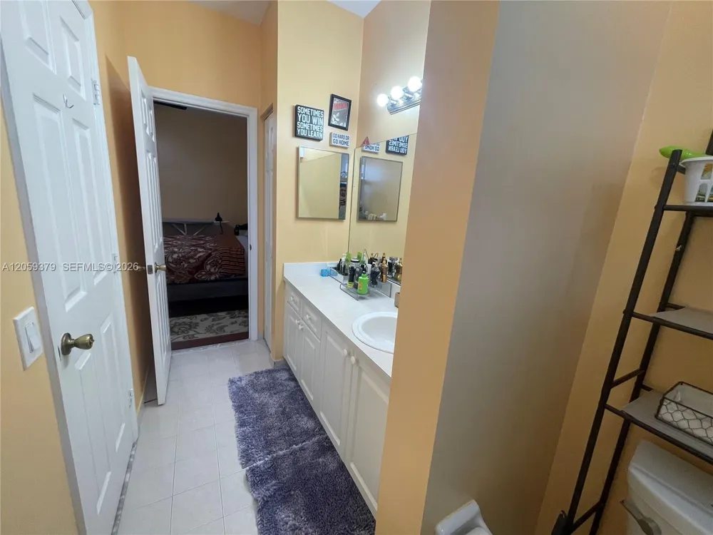 904 NW 100th Ave Pembroke Pines, FL 33024