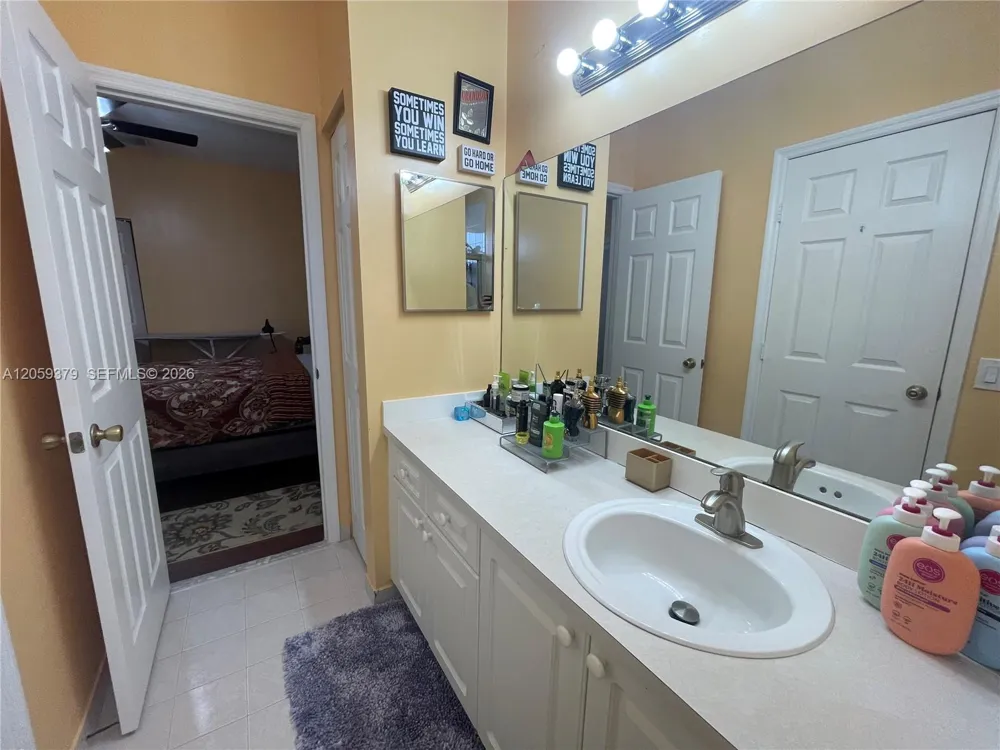 904 NW 100th Ave Pembroke Pines, FL 33024