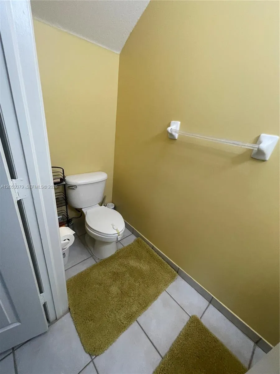 904 NW 100th Ave Pembroke Pines, FL 33024