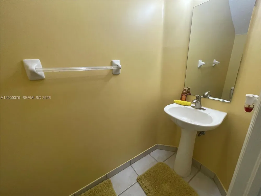 904 NW 100th Ave Pembroke Pines, FL 33024