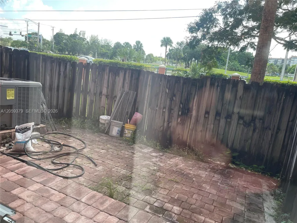 904 NW 100th Ave Pembroke Pines, FL 33024