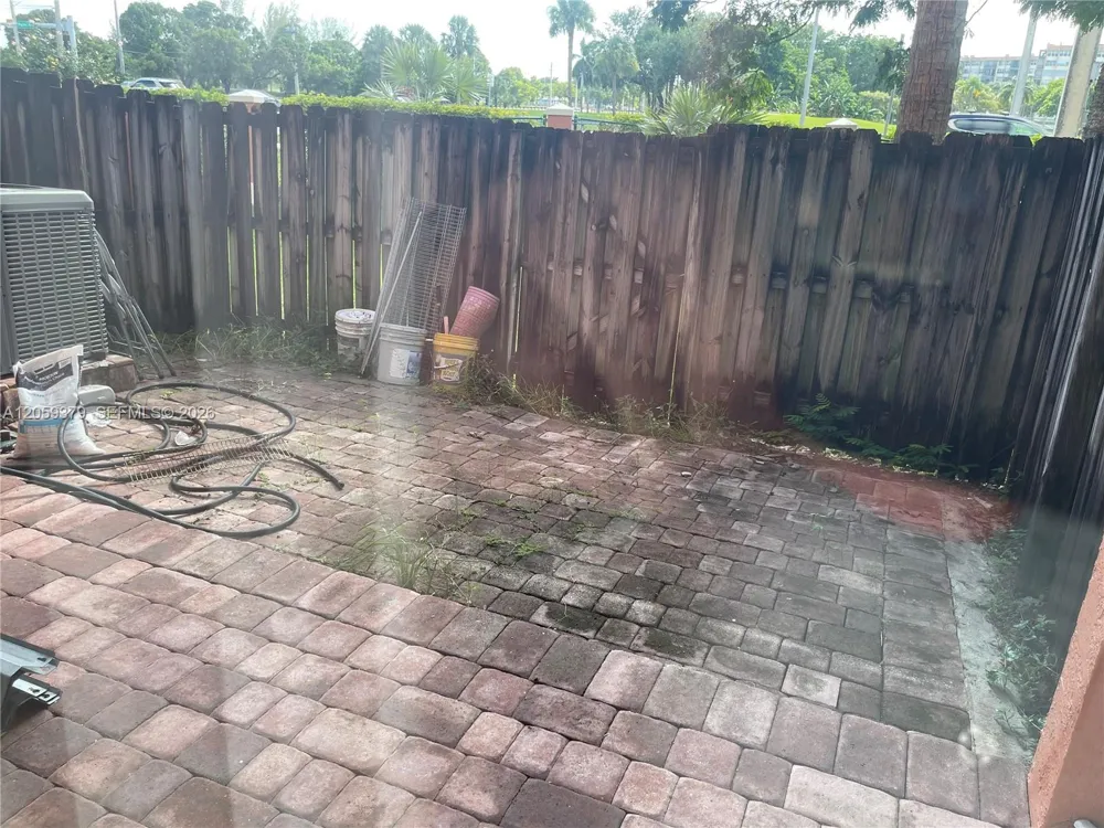 904 NW 100th Ave Pembroke Pines, FL 33024