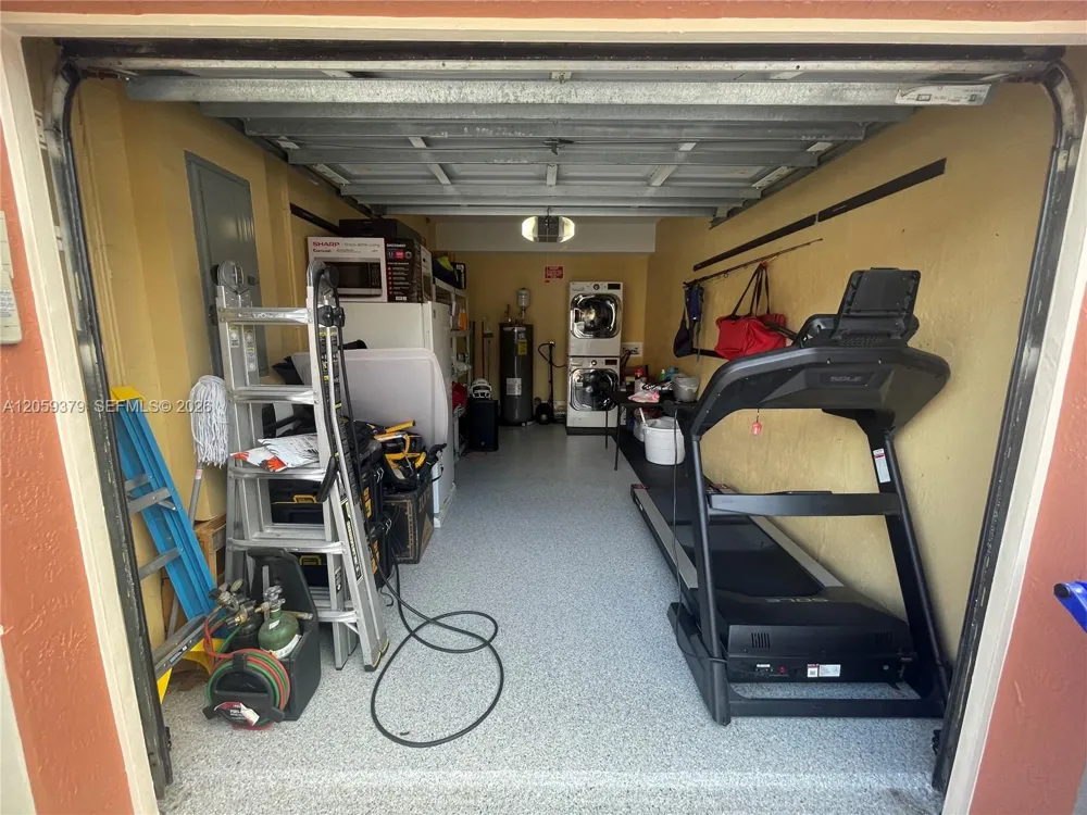 904 NW 100th Ave Pembroke Pines, FL 33024