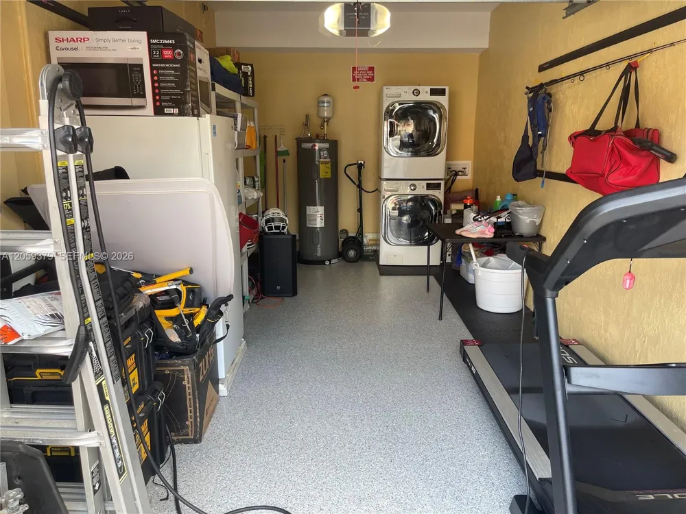 904 NW 100th Ave Pembroke Pines, FL 33024