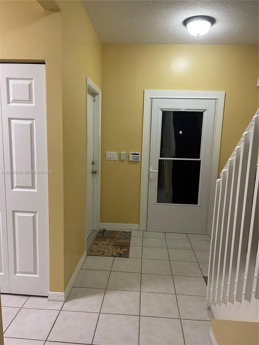 904 NW 100th Ave Pembroke Pines, FL 33024
