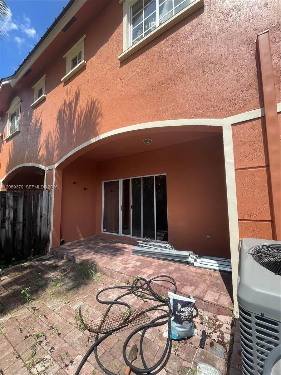 904 NW 100th Ave Pembroke Pines, FL 33024