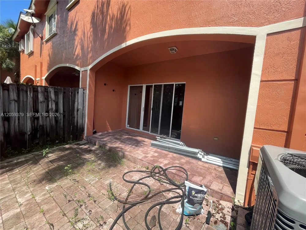 904 NW 100th Ave Pembroke Pines, FL 33024
