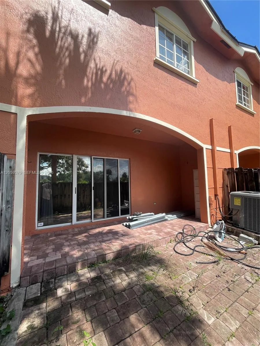 904 NW 100th Ave Pembroke Pines, FL 33024