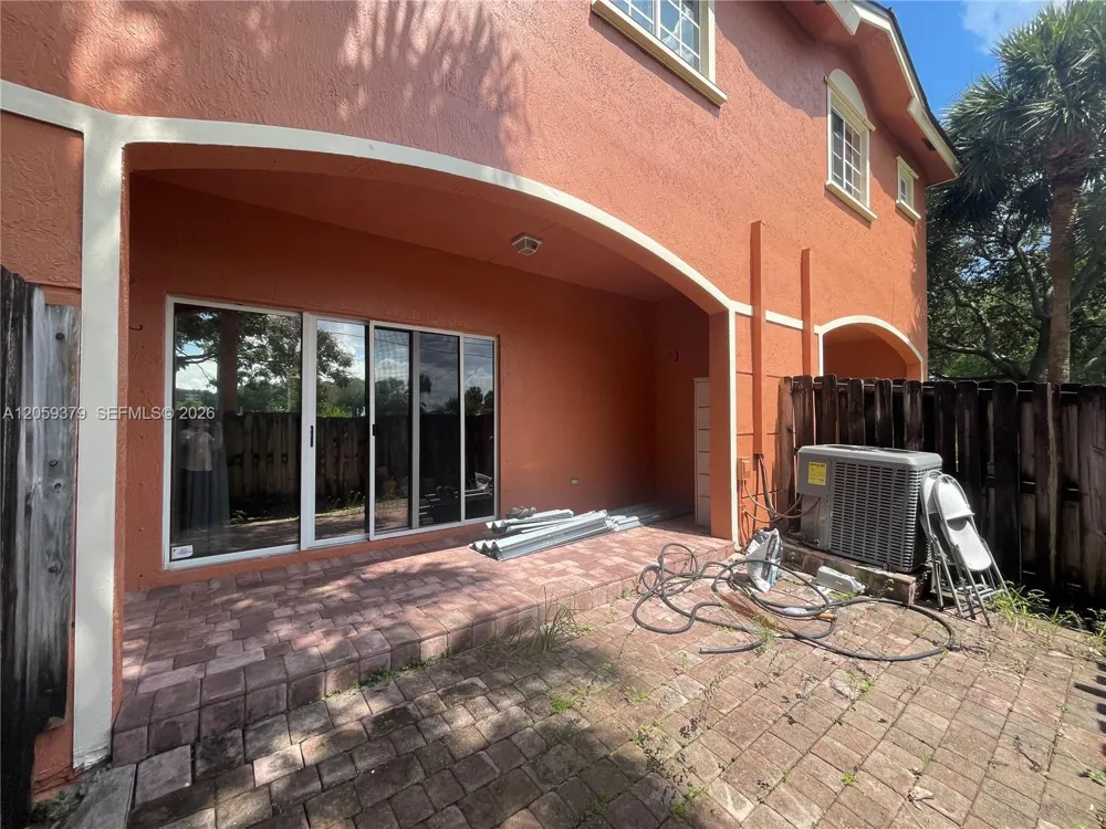 904 NW 100th Ave Pembroke Pines, FL 33024