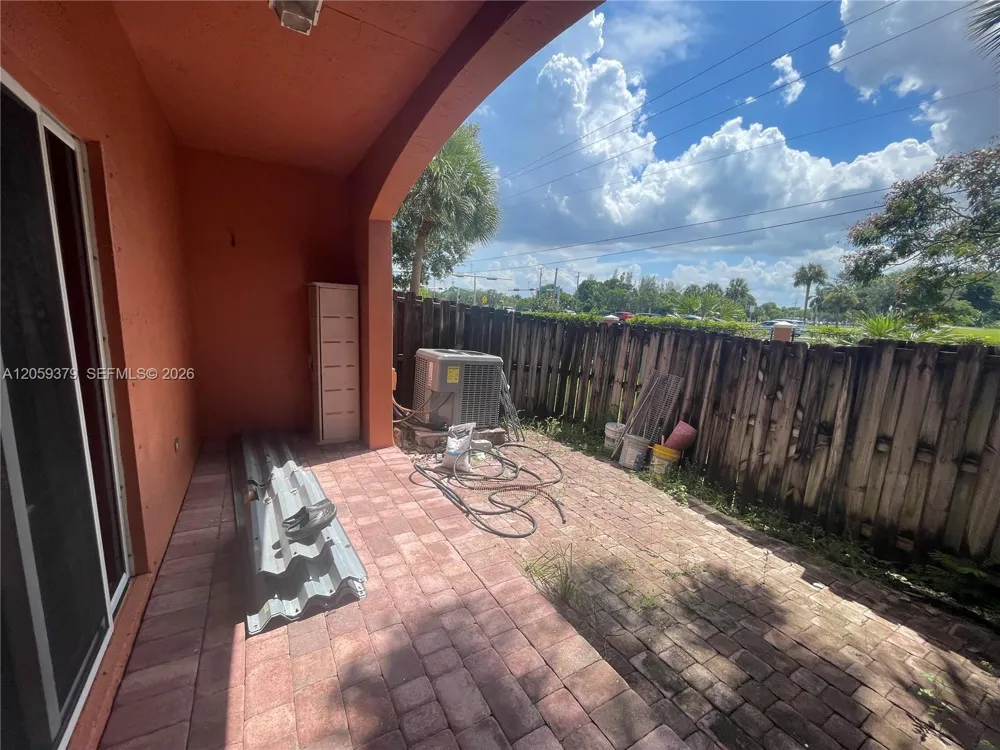 904 NW 100th Ave Pembroke Pines, FL 33024