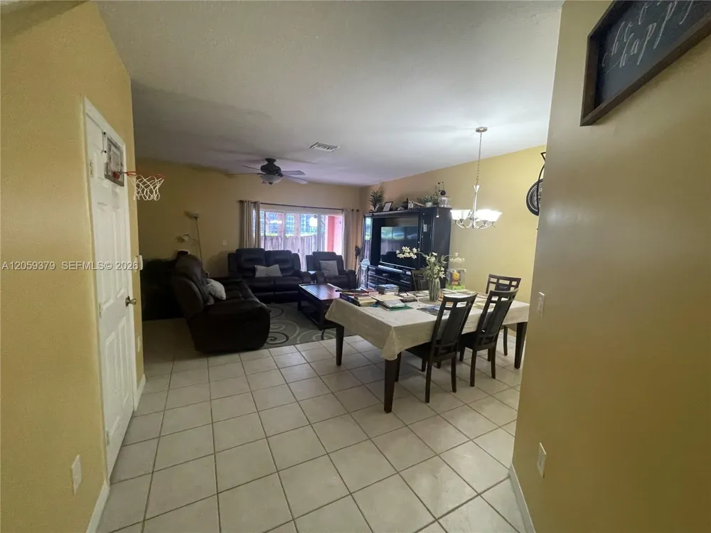 904 NW 100th Ave Pembroke Pines, FL 33024