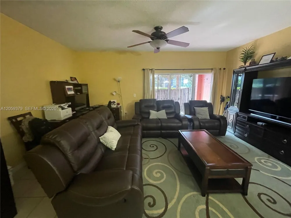 904 NW 100th Ave Pembroke Pines, FL 33024