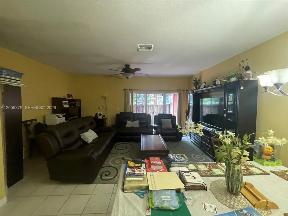 904 NW 100th Ave Pembroke Pines, FL 33024