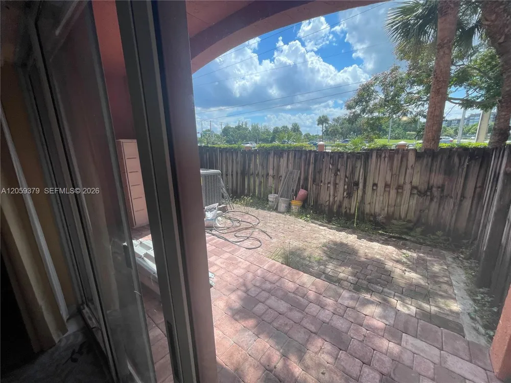 904 NW 100th Ave Pembroke Pines, FL 33024