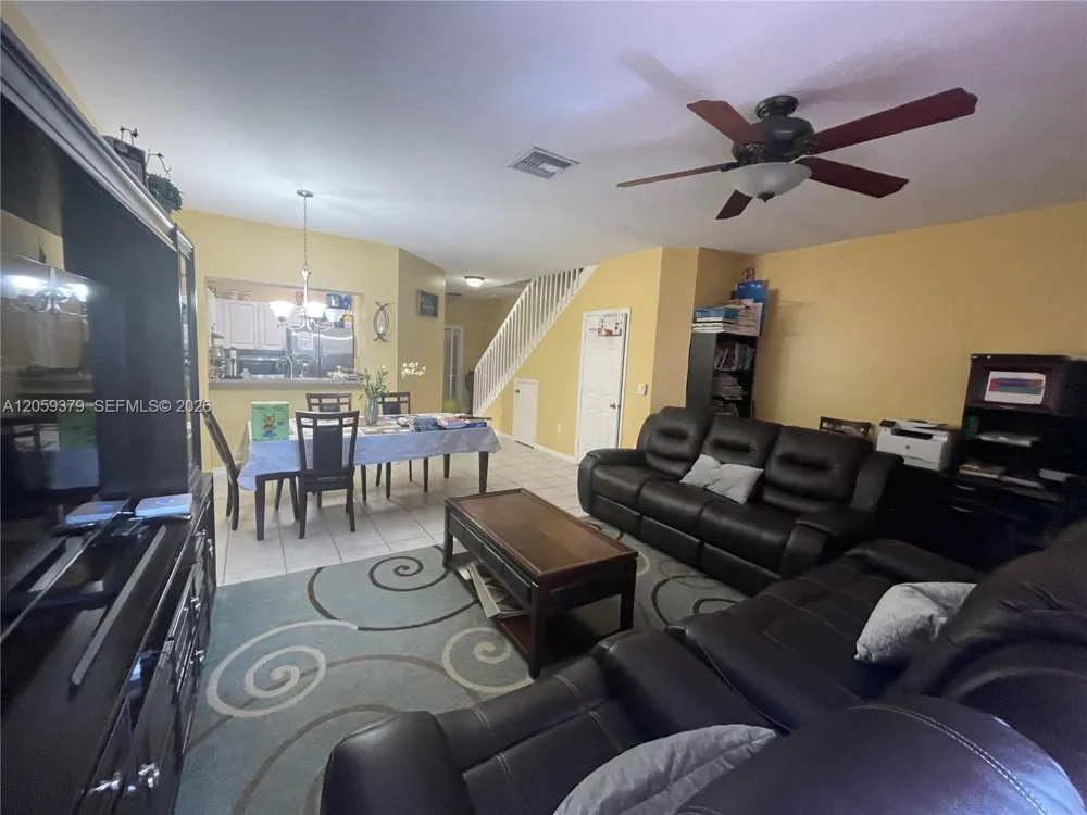 904 NW 100th Ave Pembroke Pines, FL 33024