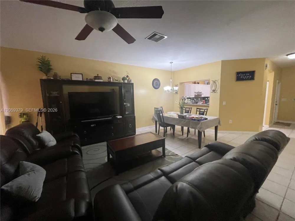 904 NW 100th Ave Pembroke Pines, FL 33024