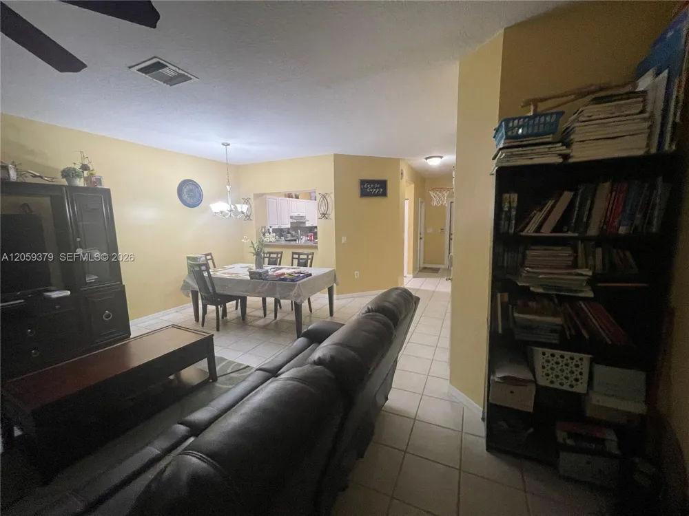 904 NW 100th Ave Pembroke Pines, FL 33024