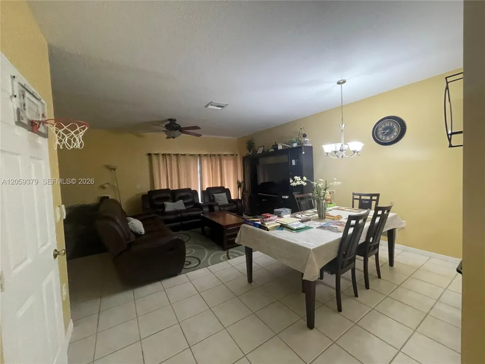 904 NW 100th Ave Pembroke Pines, FL 33024