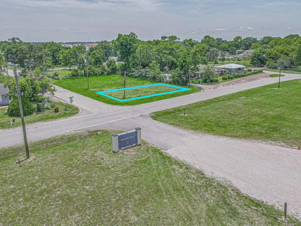 317 Woodson Street Willis, TX 77378