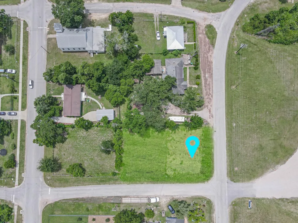 317 Woodson Street Willis, TX 77378